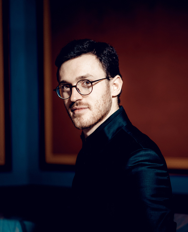 Artist photo of Aris Alexander Blettenberg - Klavier, musikalische Leitung & Arrangements